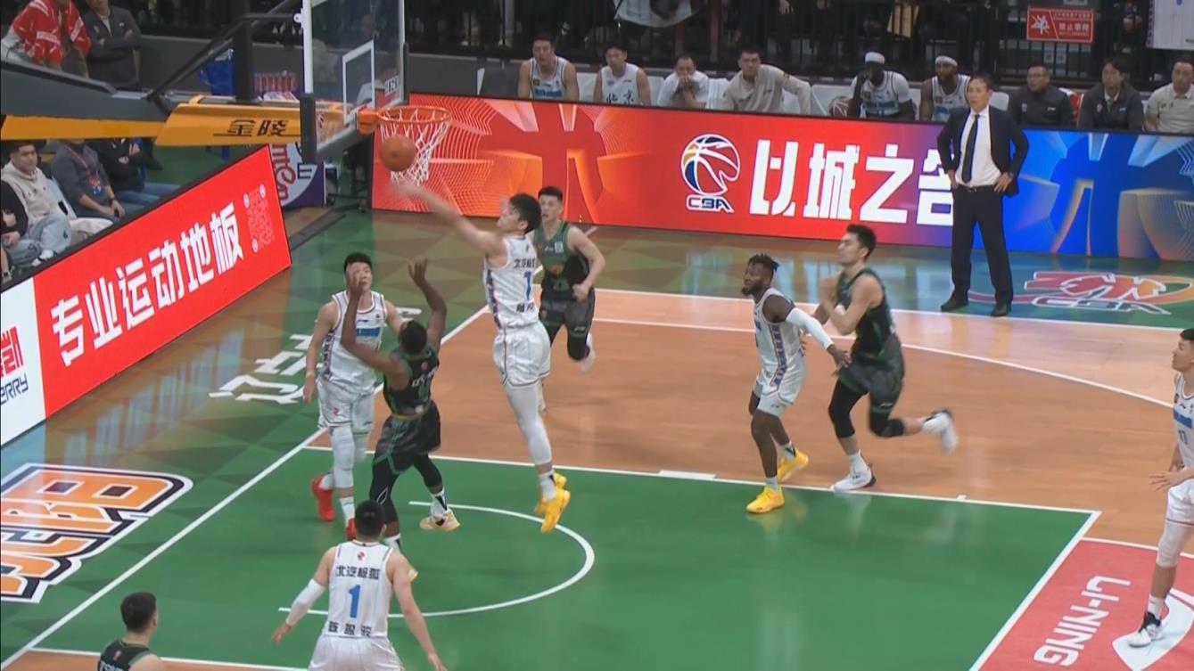 曾凡博釘板血帽弗格上籃 本場個人第6個蓋帽！