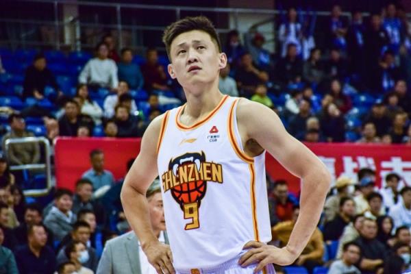 教練教你打籃球！周鵬13中10砍24分&生涯總得分升歷史第十三！