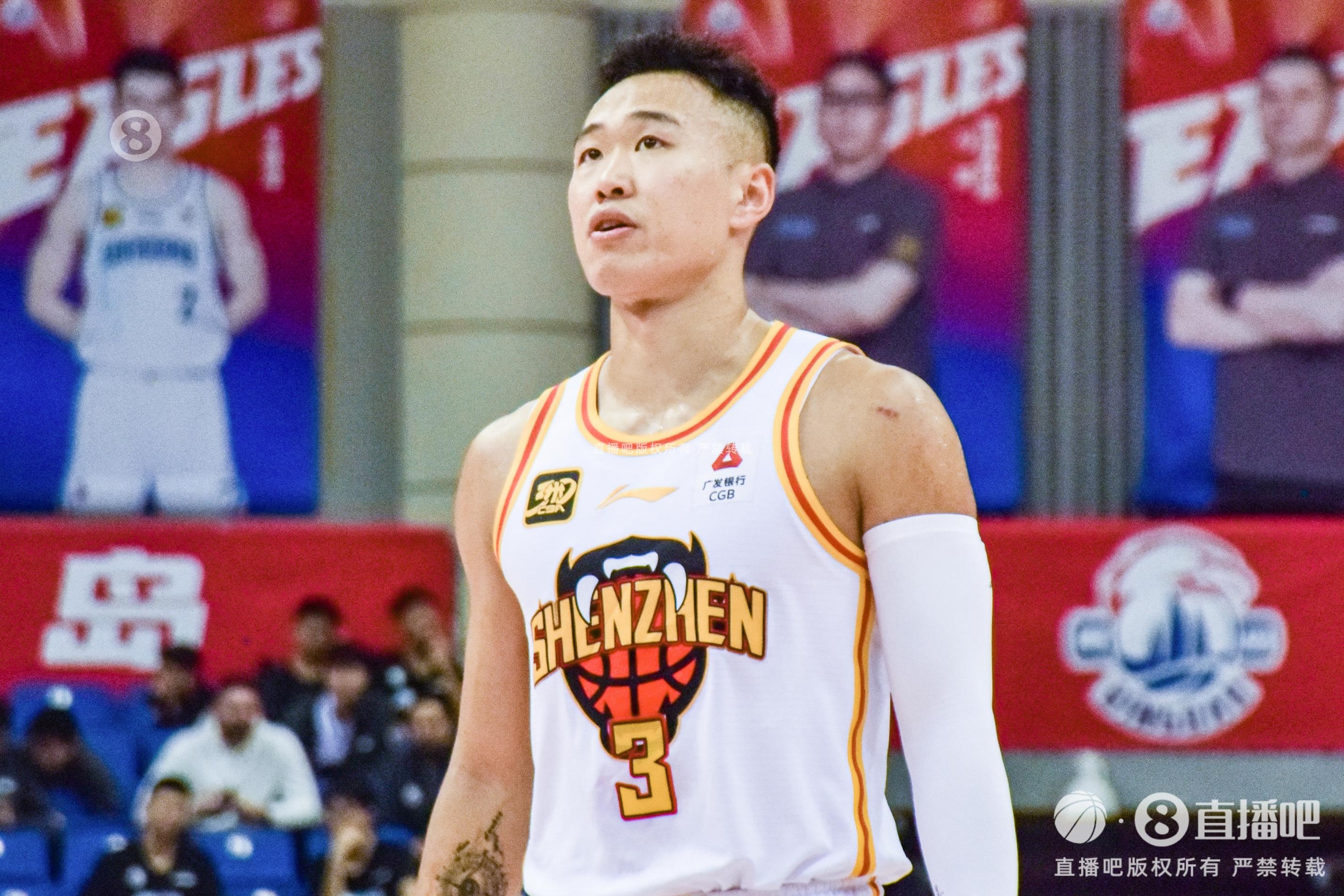 下半場沒給打！賀希寧14分鐘3中0無得分 僅拿3籃板